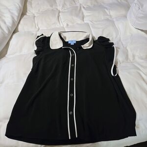 CeCe Black Top with White Accents Condtion Excellent